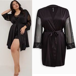 TORRID LACE TRIM SLEEP ROBE - DREAM SATIN BLACK